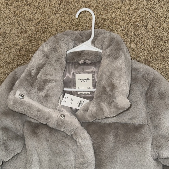 The Abercrombie Mini Puffer🩶 - Picture 2 of 4